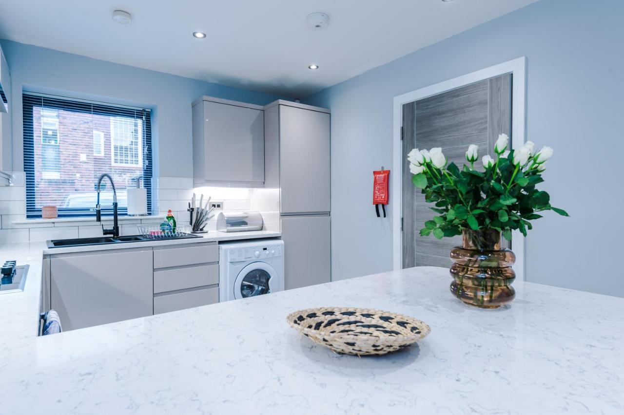 Cestrian House Villa Честър Екстериор снимка