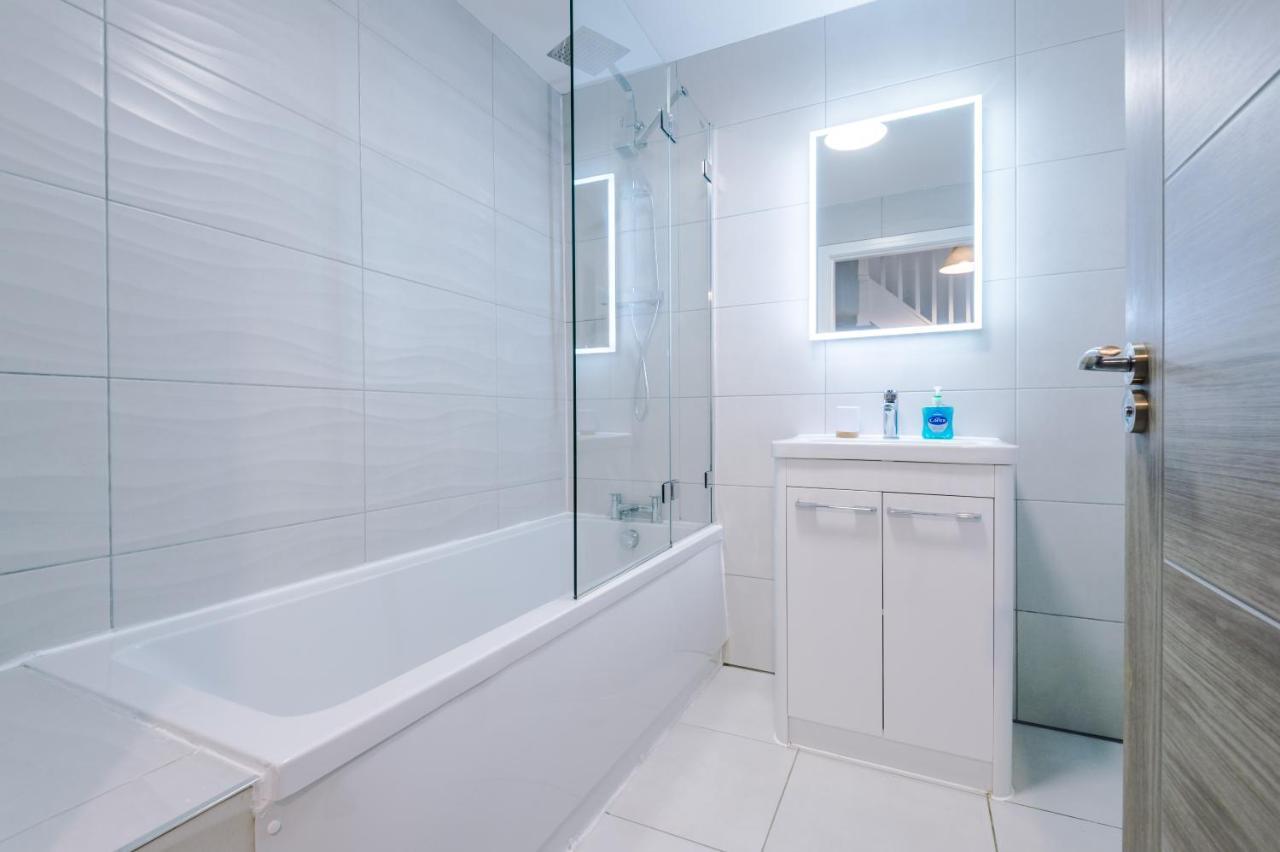 Cestrian House Villa Честър Екстериор снимка