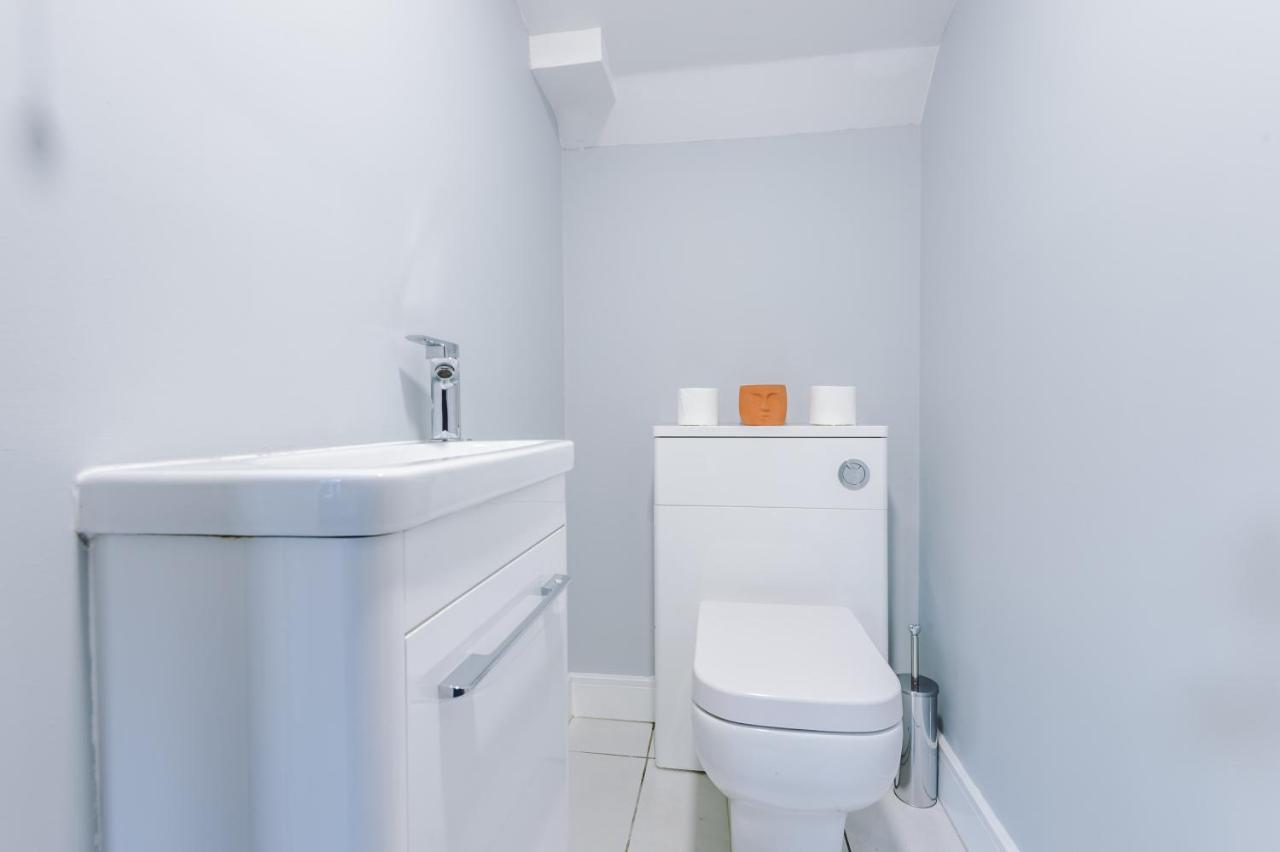 Cestrian House Villa Честър Екстериор снимка