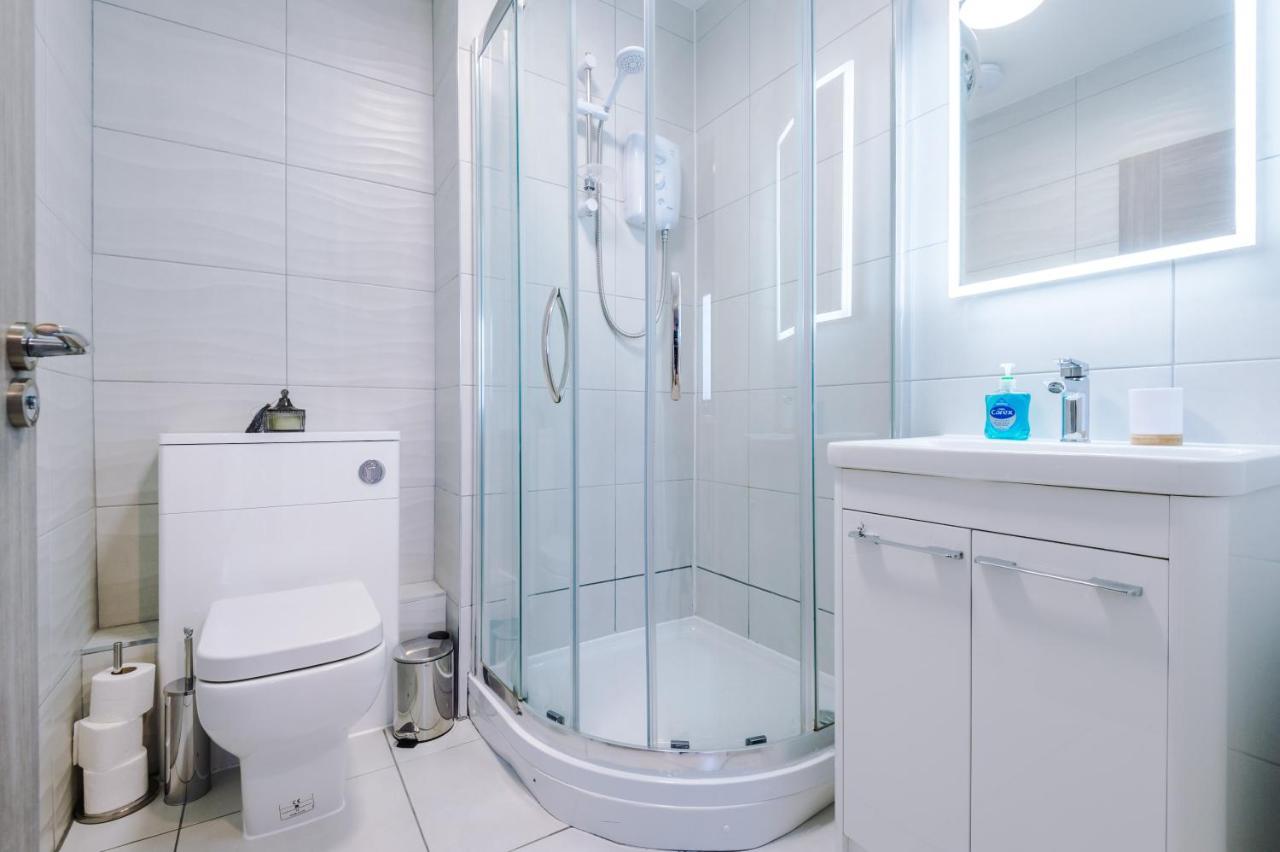 Cestrian House Villa Честър Екстериор снимка